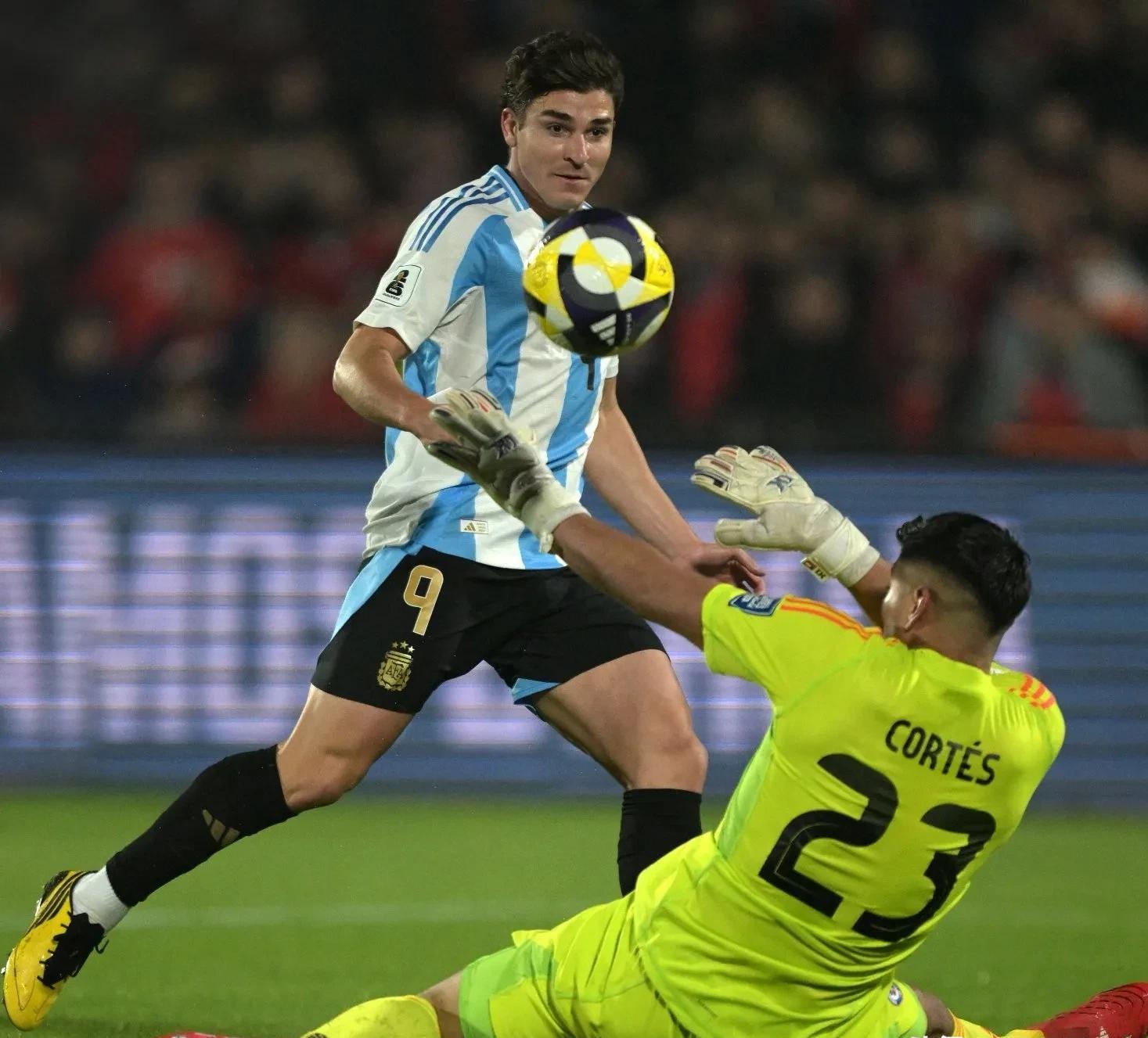 智利完胜阿根廷,姆巴佩统治全场 智利完胜阿根廷,姆巴佩统治全场