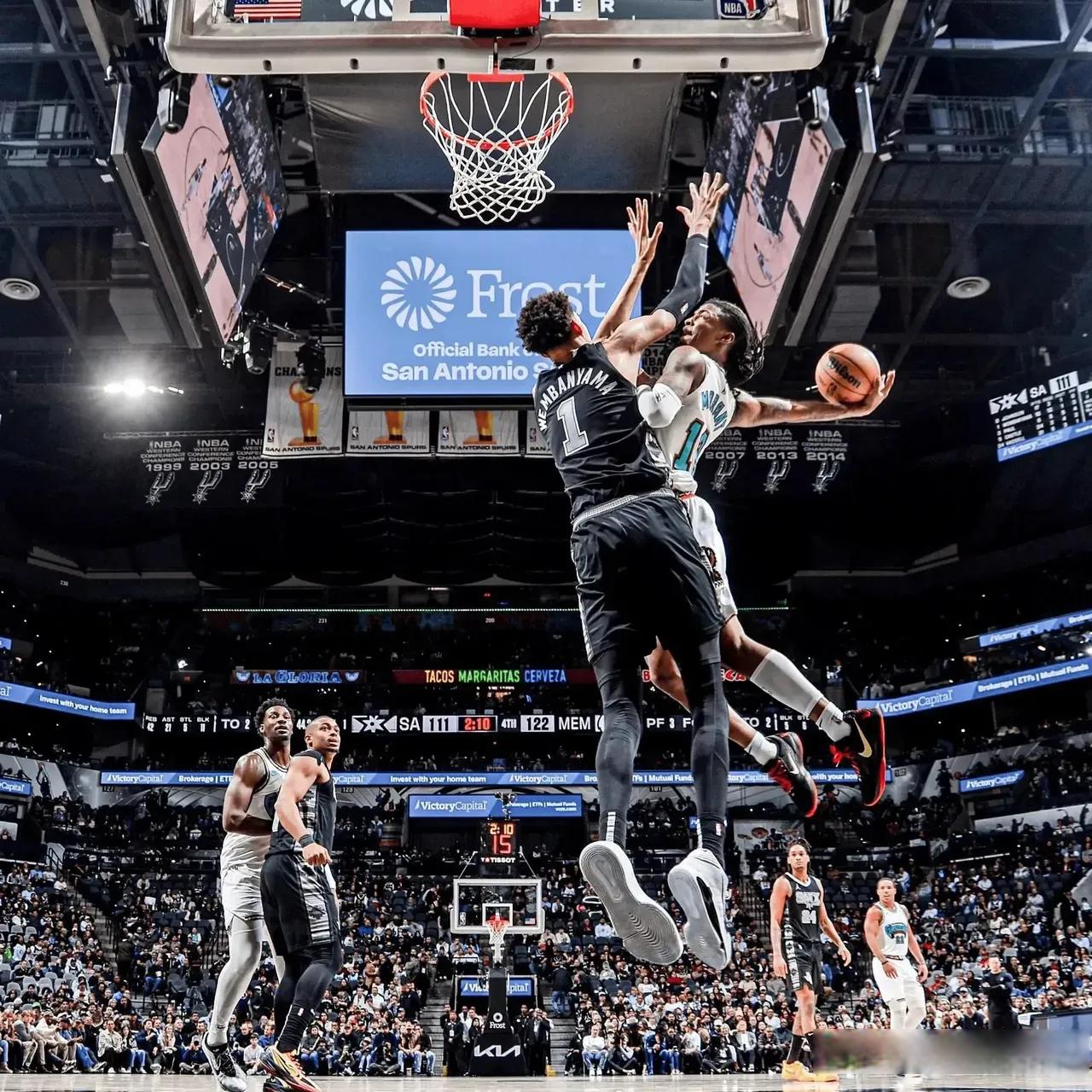 雷霆绝杀快船，范弗利特点燃赛场