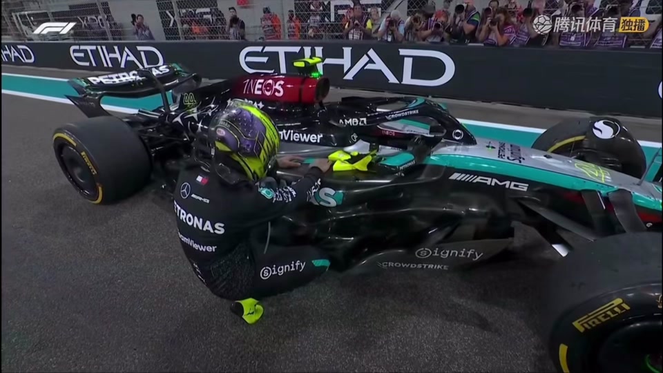 梅赛德斯险胜法拉利，汉密尔顿高光表现