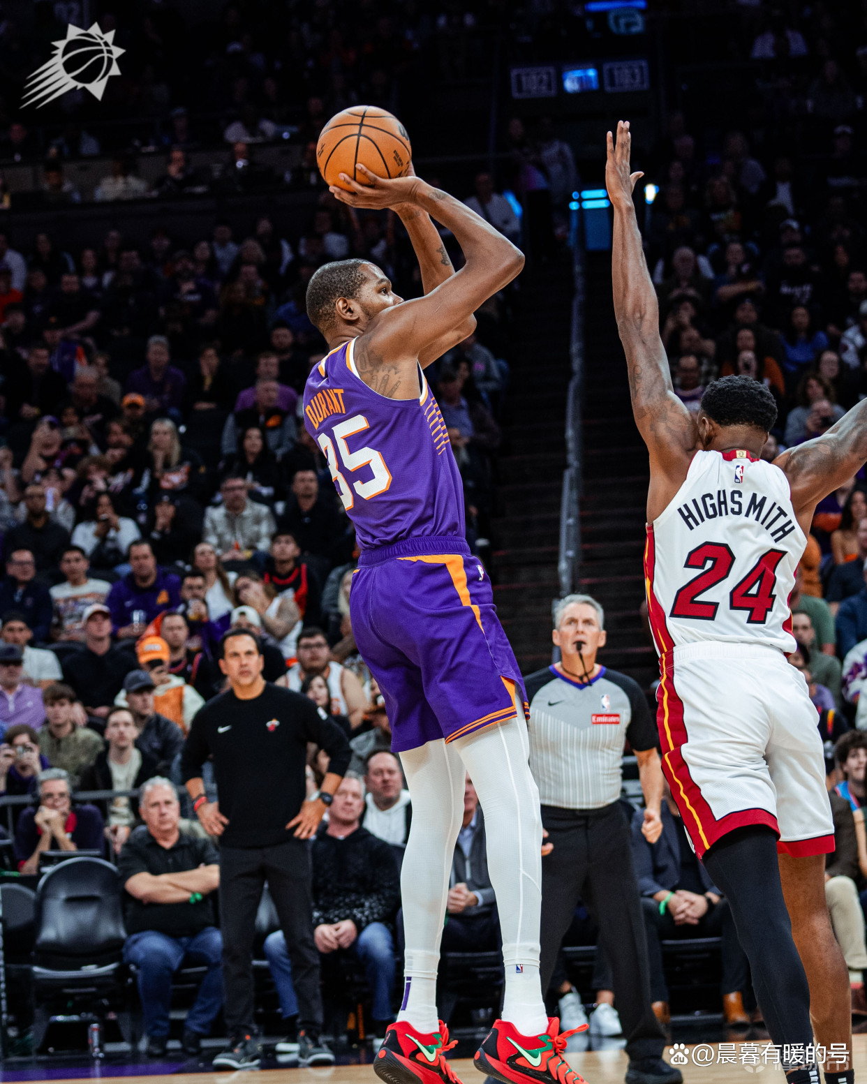 爵士完胜山西队,布克关键制胜 爵士完胜山西队,布克关键制胜