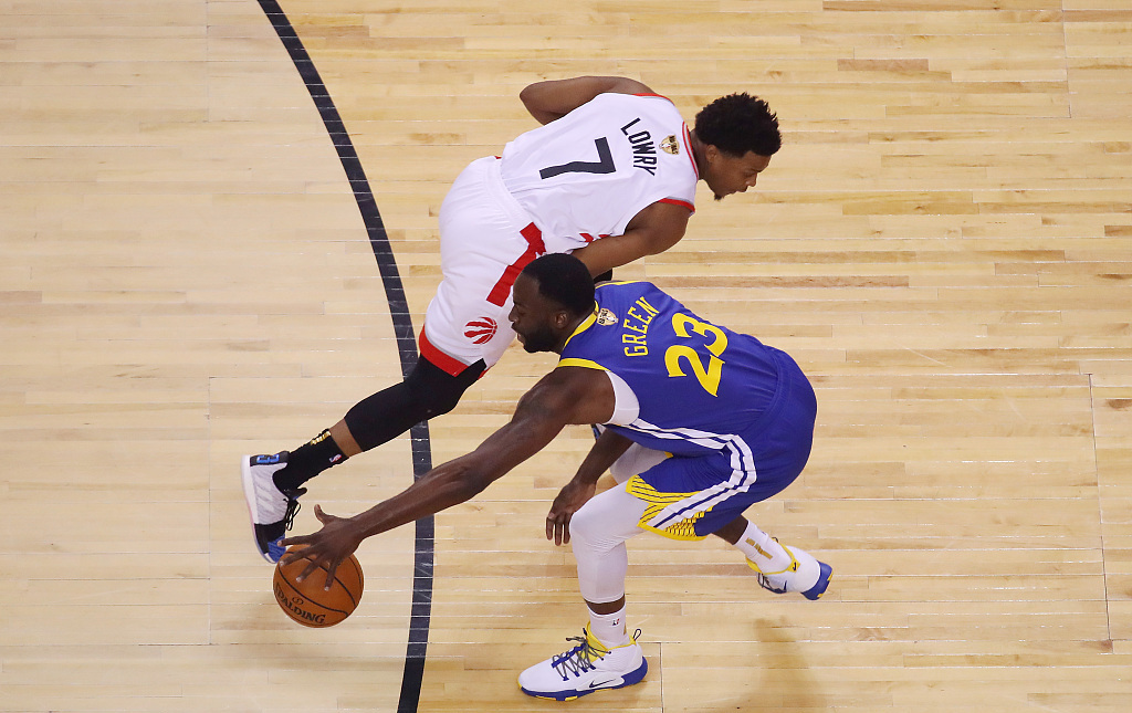 青岛队绝杀四川队，范弗利特带队取胜