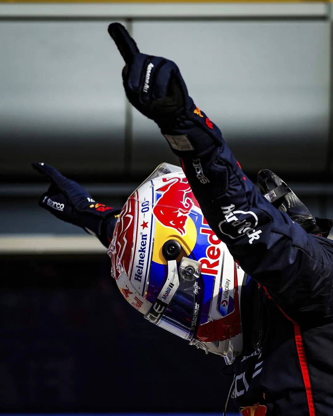 雷诺车队碾压红牛二队，皮亚斯特里带队取胜