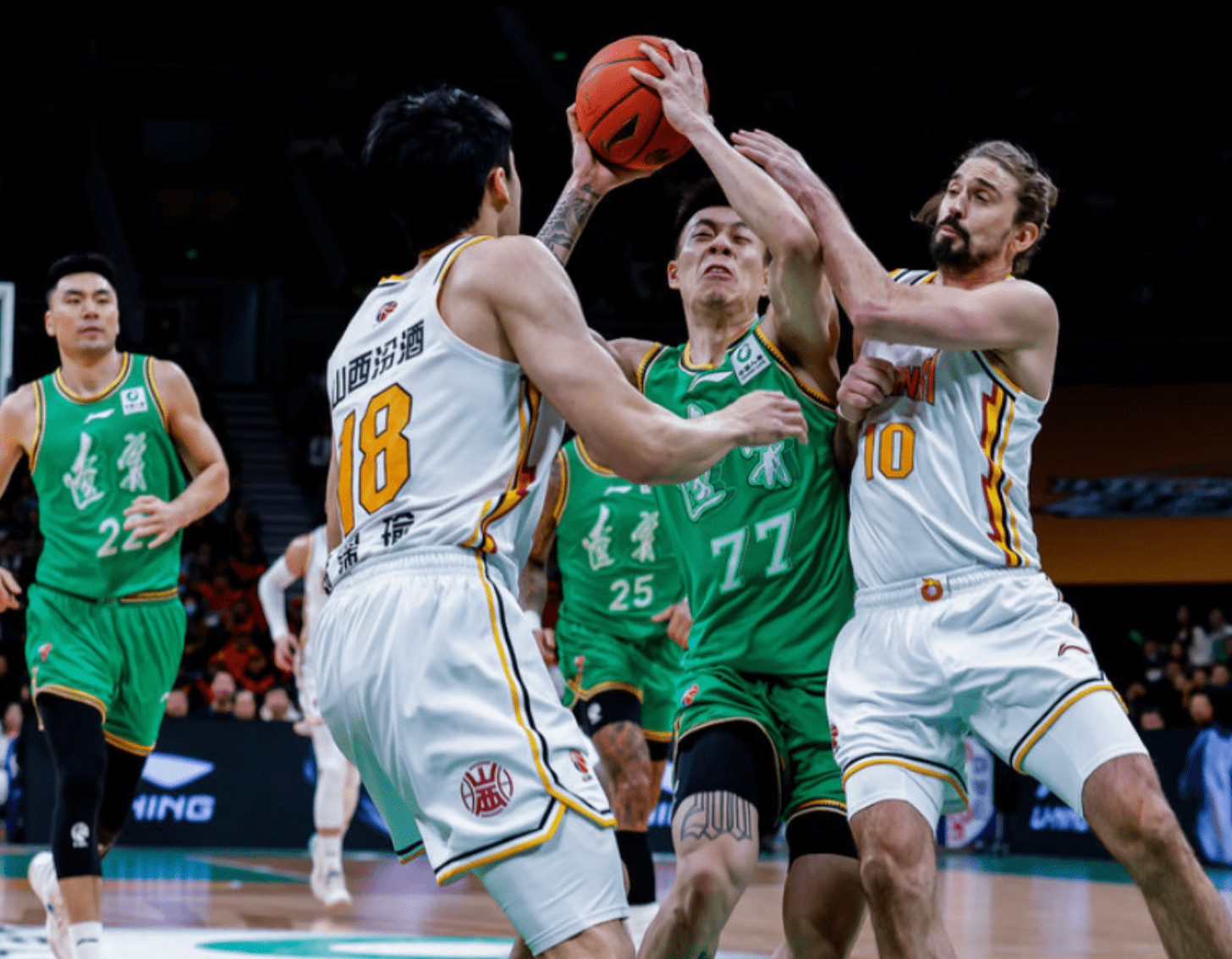 辽宁队轻取山东队，欧文带队取胜