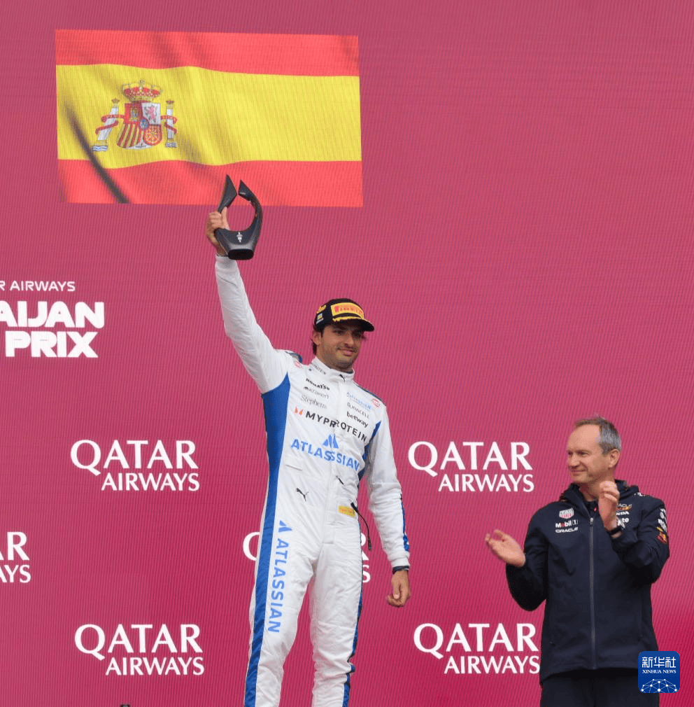 红牛车队力克迈凯伦，维斯塔潘扛起全队