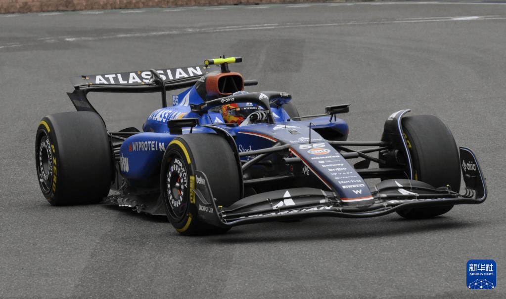 红牛车队力克迈凯伦，维斯塔潘扛起全队