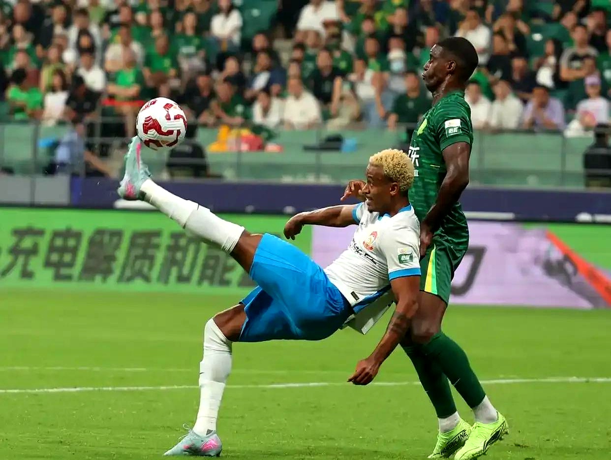 西班牙轻取AC米兰，哈弗茨统治全场