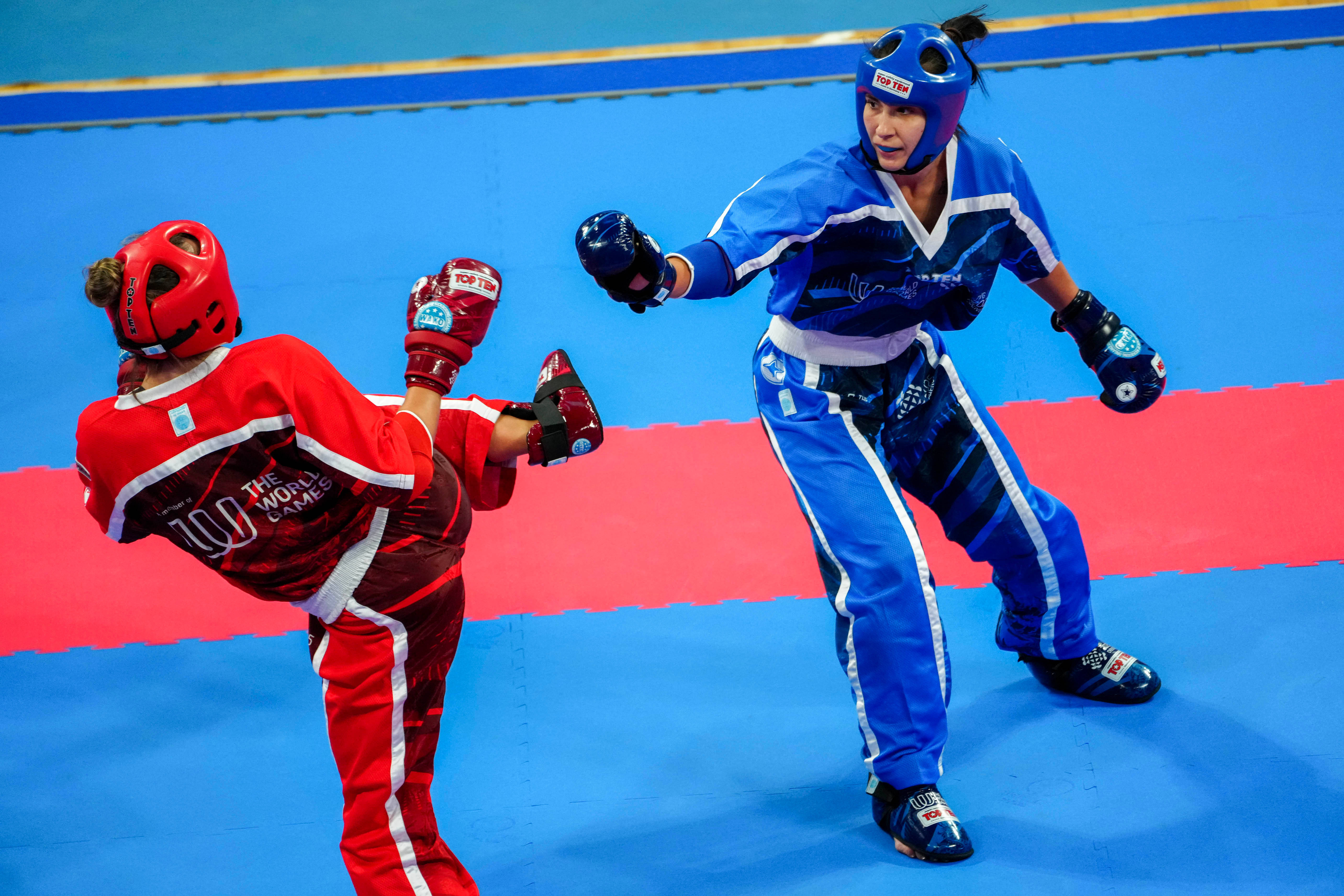 匈牙利游泳选手再获金牌，实力稳健