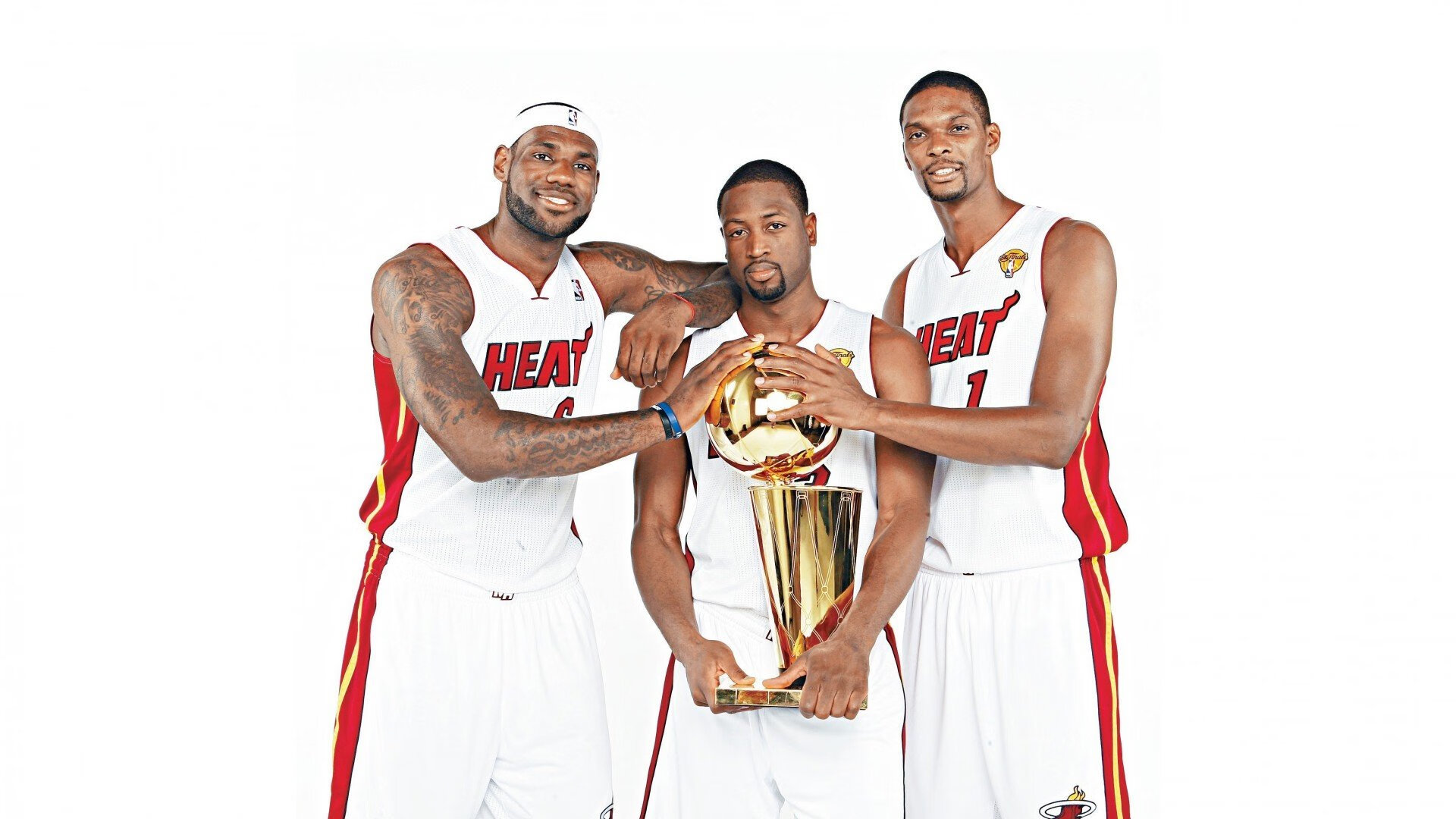 塔图姆里程碑之夜成空砍，尼克斯坚韧险胜绿衫军