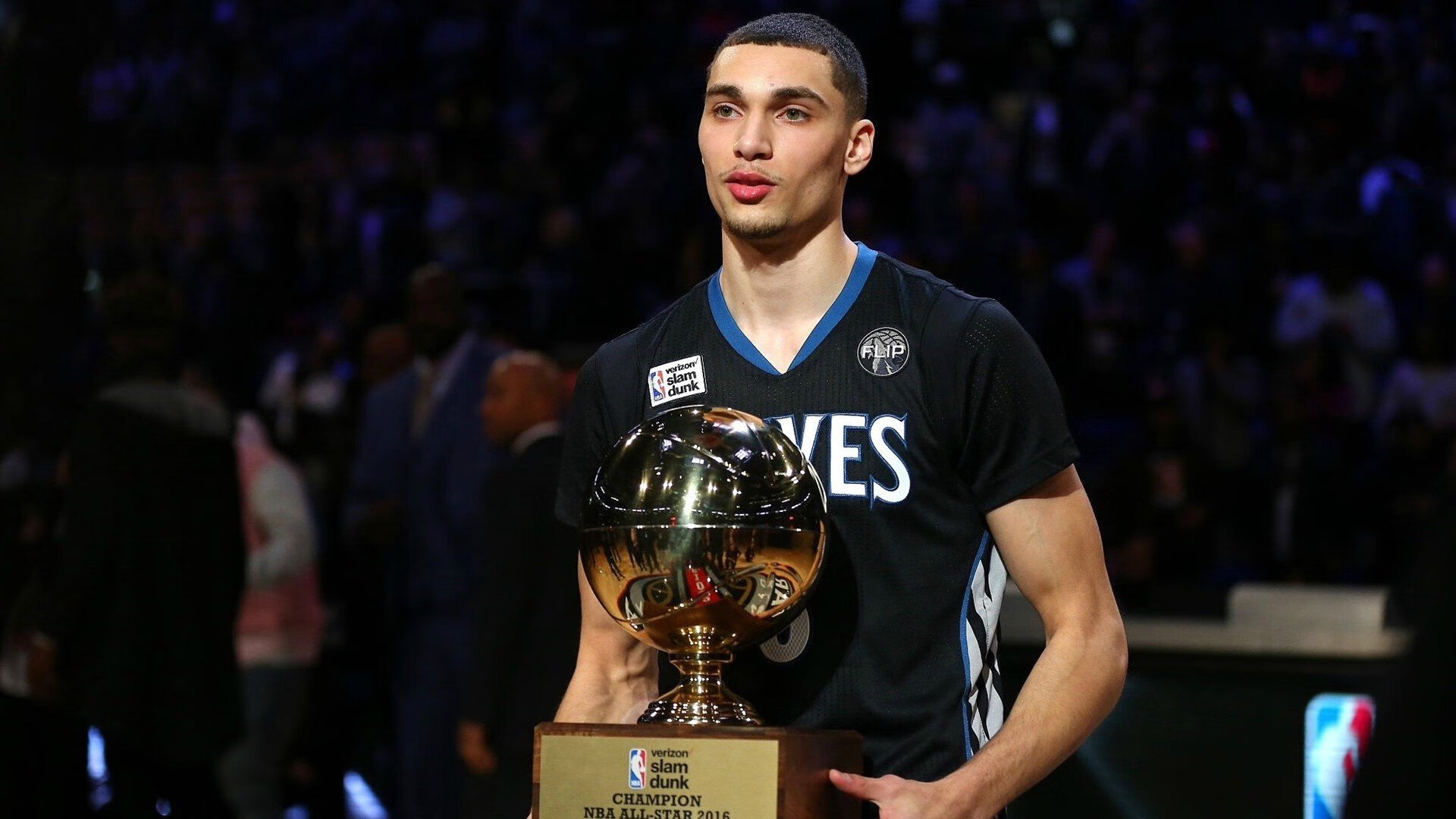 布伦森之夜，F1街道赛的王者加冕与无争议的全场最佳